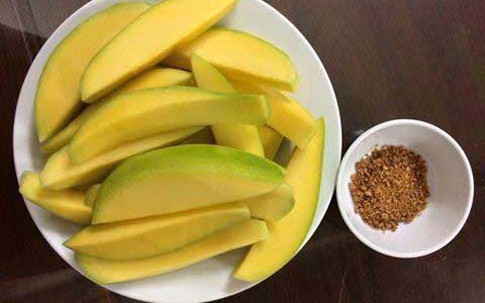 Dân Hà thành phát cuồng với xoài lạ nặng 2kg/quả