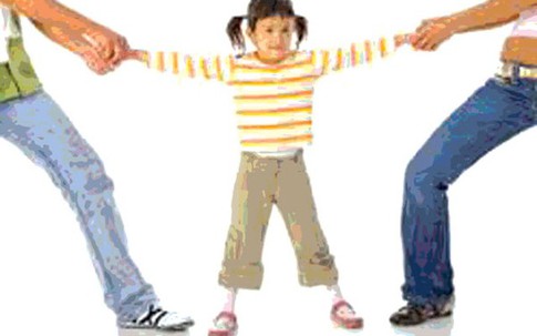 Đòi nuôi con để "moi" tiền?