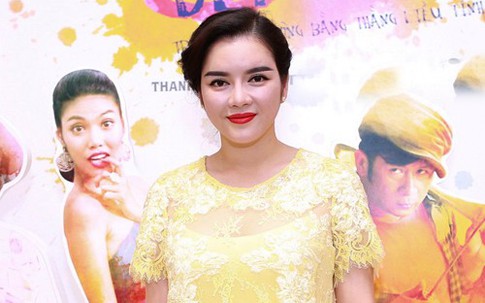 Lý Nhã Kỳ mũm mĩm đi dự ra mắt phim
