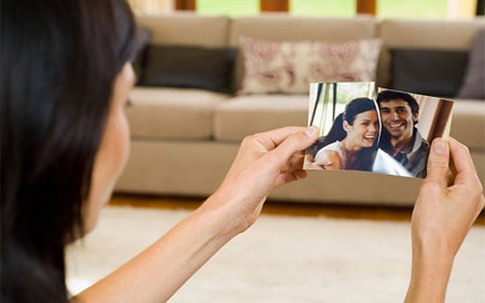 Chồng vẫn "qua đêm" với... vợ cũ