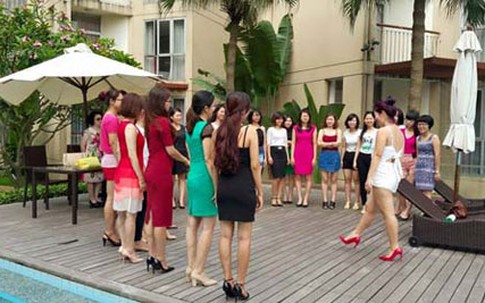 Quý cô lên cơn sốt học "nghệ thuật quyến rũ"