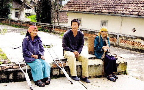 Tác giả tự truyện nổi tiếng “John đi tìm Hùng” và chuyện 80 ngày “xin ăn” tìm Nguồn cội