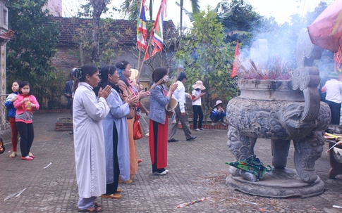 Linh thiêng lễ hội Đền vua Mai