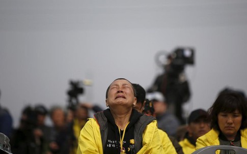 1 năm sau thảm kịch chìm tàu Sewol, nước mắt người ở lại vẫn tuôn rơi