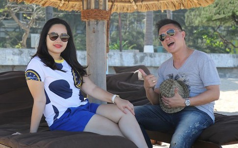 BTV Quang Minh lãng mạn cùng vợ ở Nha Trang kỷ niệm 8 năm ngày cưới
