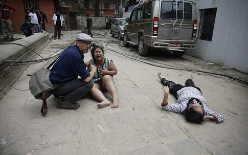 Những hình ảnh thương tâm trong trận động đất Nepal