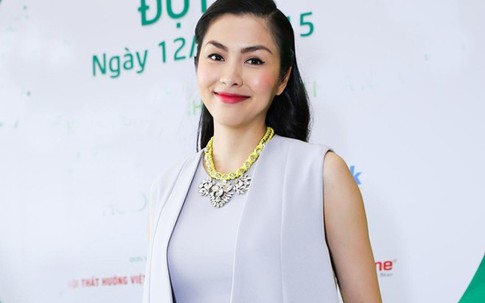 Hà Tăng rạng rỡ khoe dáng đẹp trong lần đầu đi sự kiện sau sinh