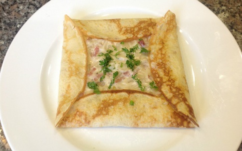 Làm bánh crepe vô cùng đơn giản