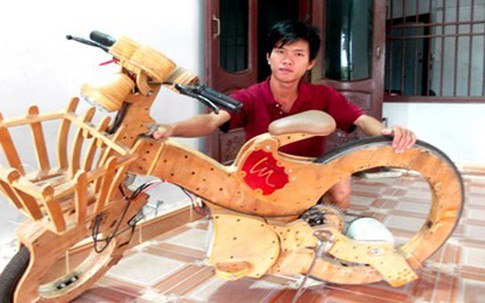 Chế xe đạp điện không săm từ ván ép, đồ cũ