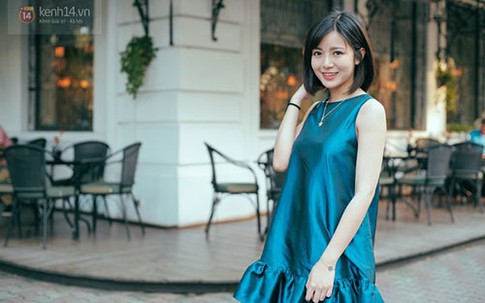 Cận cảnh nụ cười hút hồn của hot girl MU xinh đẹp làm "điên đảo" Facebook