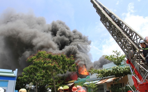 Clip vụ cháy kinh hoàng ở Đà Nẵng