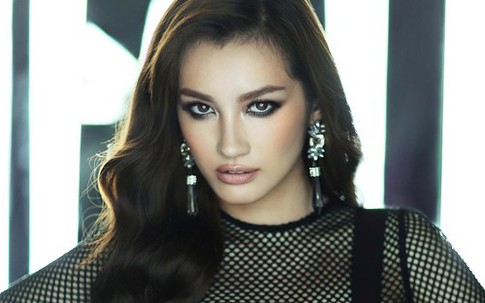 Trúc Diễm sexy với trang phục của Chung Thanh Phong