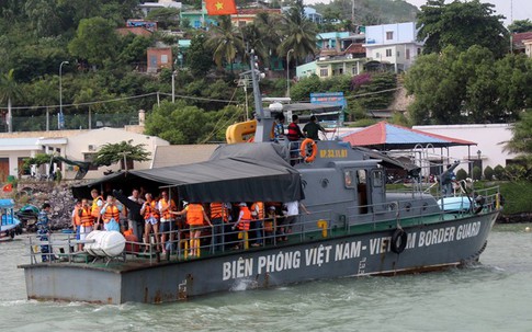 29 khách nước ngoài trên tàu du lịch chìm giữa biển