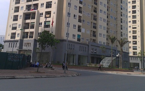 Bé 5 tuổi ngã ban công chung cư, chết thảm trên mái hiên: Tột cùng đau xót, ân hận