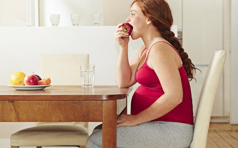 Lý do khi mang thai không nên "ăn cho 2 người"