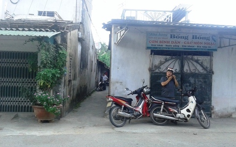 Bế tắc công việc, tự đâm vào bụng rồi cố thủ trong nhà