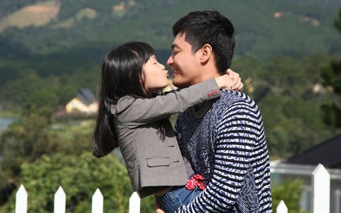 Những ông bố nổi tiếng cưng chiều con gái nhất showbiz Việt