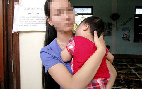 Các bảo mẫu lý giải việc "trói chân tay, hành hạ bé 15 tháng tuổi"
