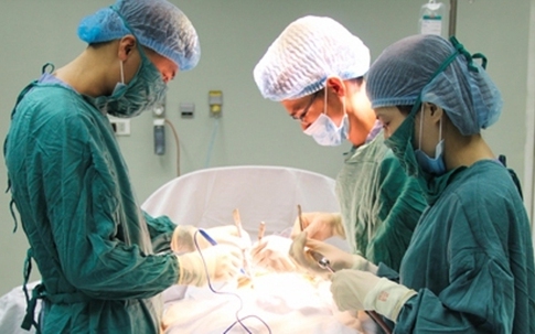 Phẫu thuật thành công cho bệnh nhân thủng manh tràng