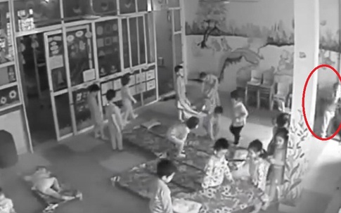 Hà Nội: Bé trai bị cô giáo mầm non lôi ra góc đánh vì “tội” tè dầm