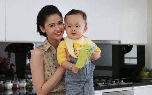 Trương  Quỳnh Anh giận chồng, bế con ra khỏi nhà