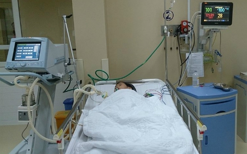 Mổ soi ổ bụng cứu bé 8 tuổi vỡ ruột thừa