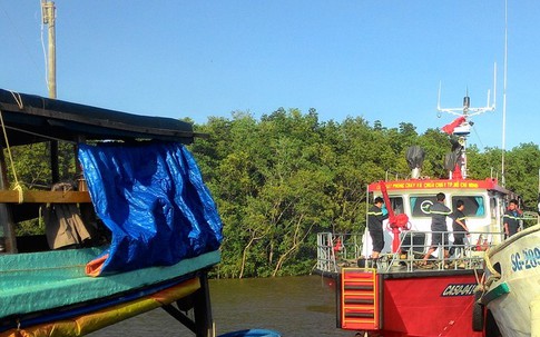 Chìm tàu ở sông Soài Rạp: Tạm rút lực lượng cứu hộ vì sóng to gió lớn