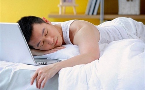 Nghi ngờ chồng ngoại tình vì hay vào trang web tìm bạn
