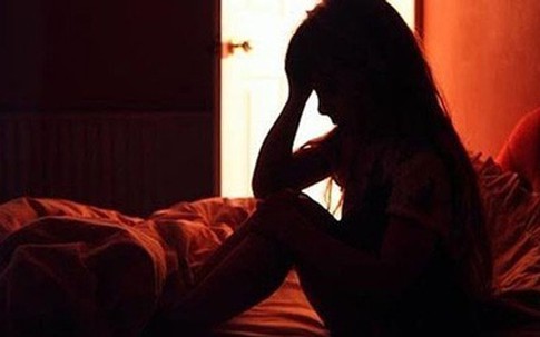 Quay cảnh nóng dọa tung lên mạng để tống tình bạn gái