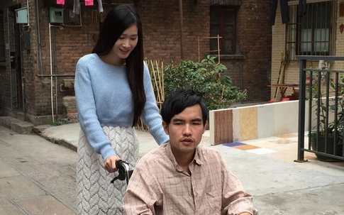 Cô gái xinh đẹp bỏ đại học, lấy chàng trai khuyết tật