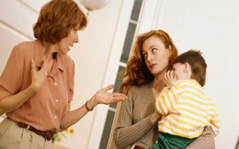 Con dâu khóc ròng vì mẹ chồng ép... đẻ nữa đẻ mãi