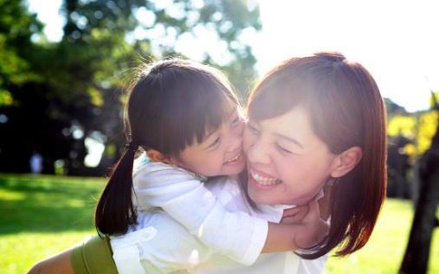 5 điều các bà mẹ có con gái cần phải làm để con hạnh phúc