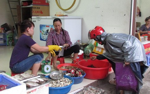 Càng cua đồng “bốc hỏa”, giá gần gấp đôi thịt bò