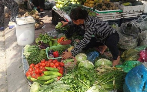 Hà Nội ra quân dẹp chợ cóc, chợ tạm: Đuổi chỗ này, họp chỗ khác