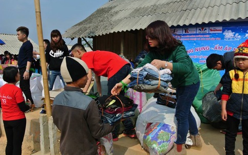 Nỗi niềm “sẻ áo, chia chăn”