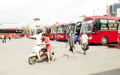 Dân khổ trăm bề khi đi xe khách: Nơi cần không có, nơi có không cần
