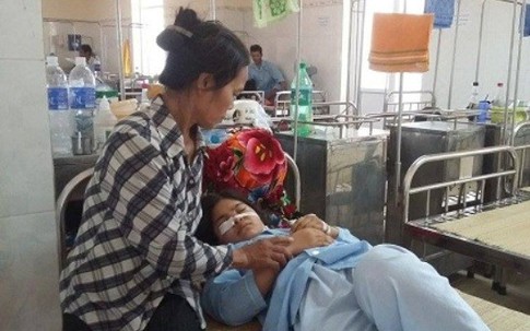Câu nói nhanh trí giúp cô vợ trẻ thoát chết trong trận “mưa dao” của chồng