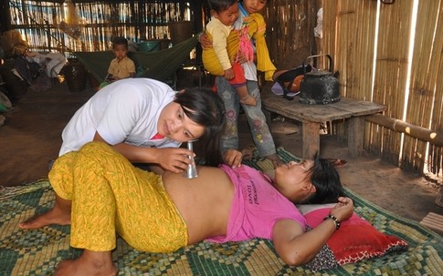 Những ca đỡ đẻ khó quên của Y Thuận