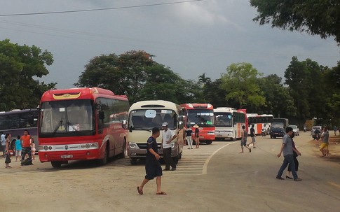 Đi lại dịp lễ 30/4-1/5: Muốn có xe, có vé  phải có... thủ thuật
