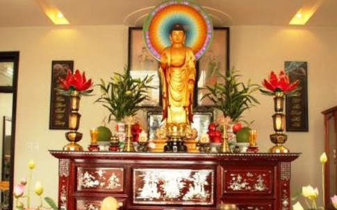 Tháng “cô hồn” có nên lau dọn bàn thờ?