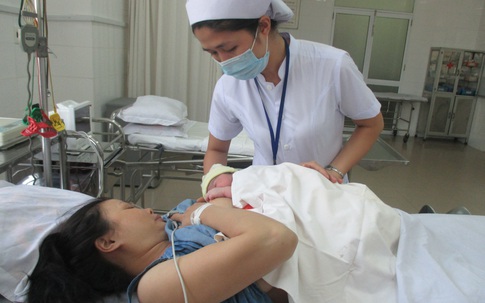 Bật khóc với “cái ôm đầu tiên”