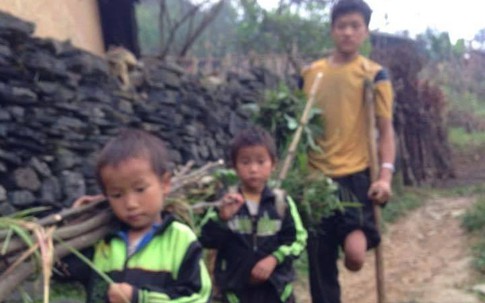 Vòng tay nhân ái (MS 147): Người cha tàn tật mong có đôi chân giả để nuôi hai con mồ côi mẹ