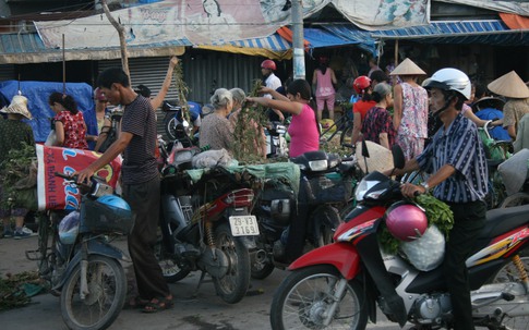 Lạ đời dịch vụ “đi chợ thuê, đón con hộ”
