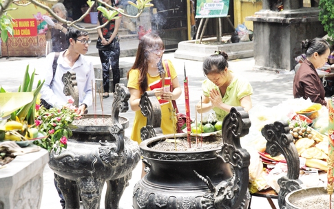 Bà bầu có nên đi lễ chùa?