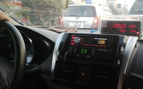 Khách nản, lái xe than “đói” vì taxi giá rẻ