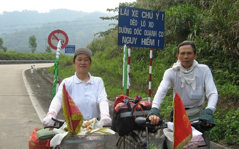 Những “mối tình già” rung động lòng người: 70 tuổi vẫn cùng nhau đạp xe vòng quanh đất nước