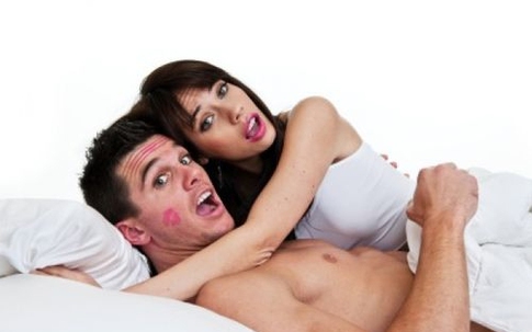 Công khai ngoại tình, chồng đổ lỗi tại vợ