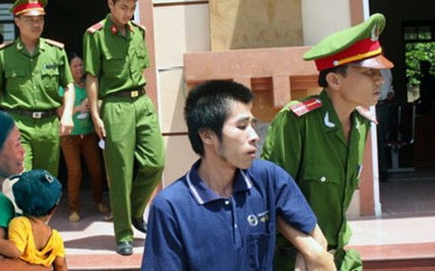 Tố chồng cưỡng bức con gái rồi lại khai con “đổ oan” cho bố