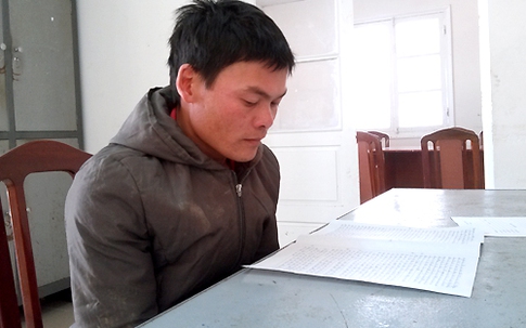 Mang theo con khi tự thú sau khi đâm chết vợ