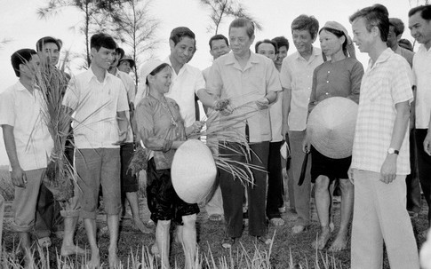 Kỷ niệm 100 năm ngày sinh cố Tổng Bí thư Nguyễn Văn Linh: Người chèo lái con thuyền đổi mới